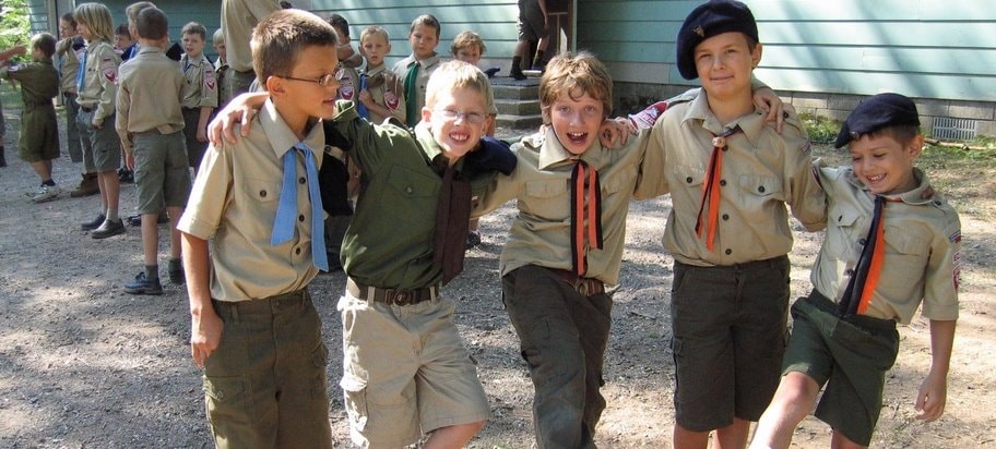 Niños transgénero y gays son admitidos hoy en día en los boy scouts