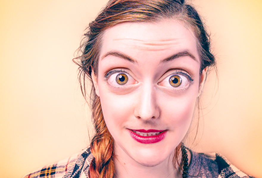 Chica con ojos grandes