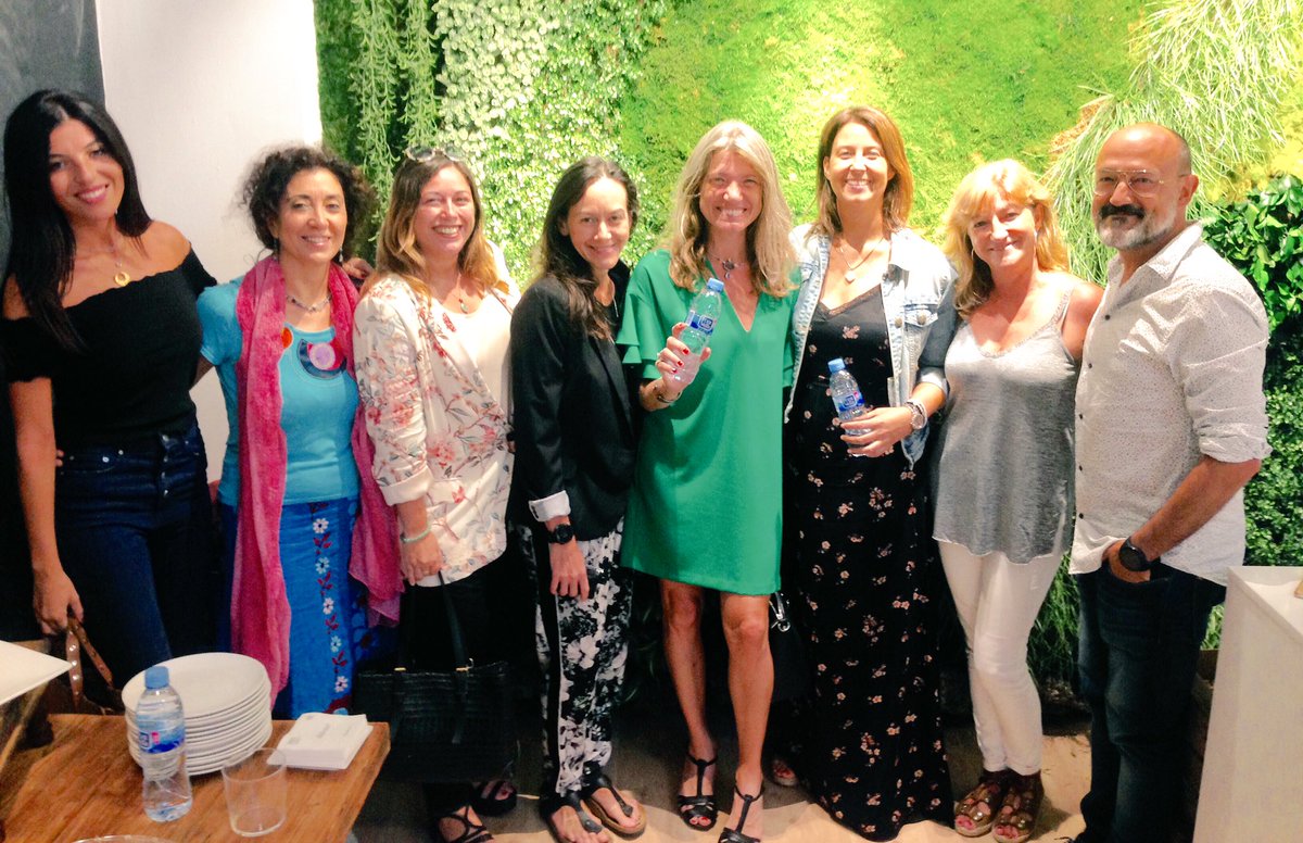 influencers apoyando al emprendimiento social femenino